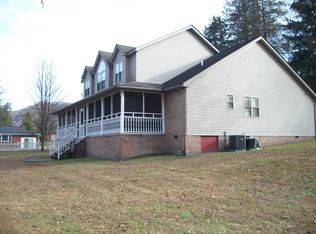 403 Ferry St, Pratt, WV 25162