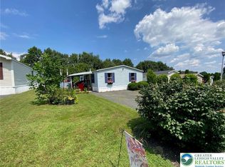320 Ashford Ln, Hereford, PA 18056