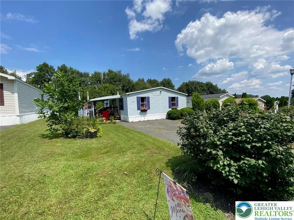 320 Ashford Ln, Hereford, PA 18056