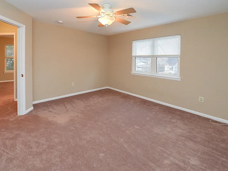 107 E Kings Hwy — Photo 17