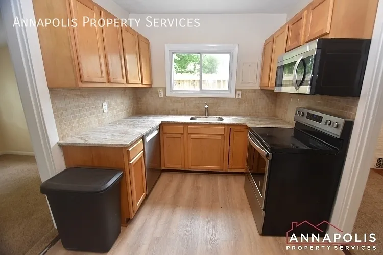 1395 bayside drive — Photo 2