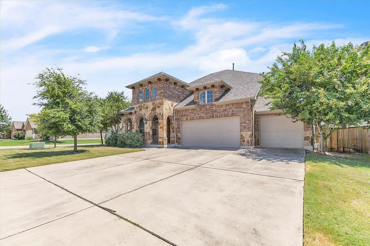 5 bed, 3.0 bath, 3095 sqft, $3,250 — Photo 2