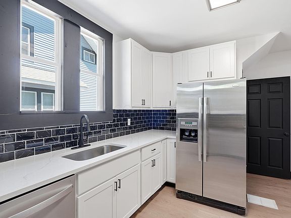 4th image of 107 N Powell Ave