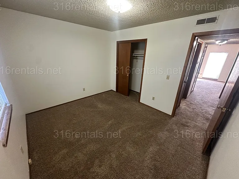 359 E Marion Ct — Photo 12