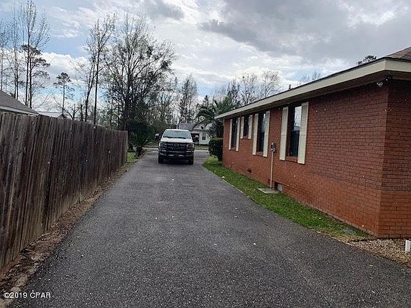 4th image of 20622 NE Lambert St