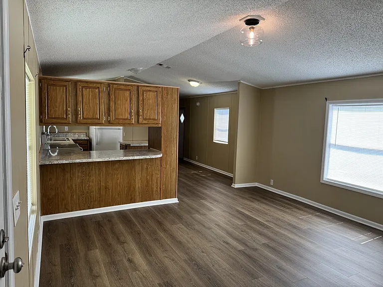 7633 Ling Rd — Photo 4