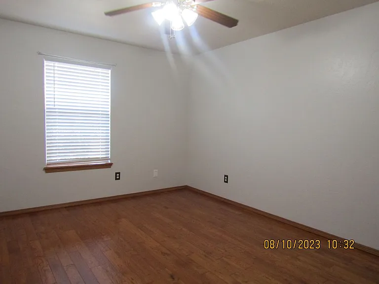 305 E Seminole St — Photo 17
