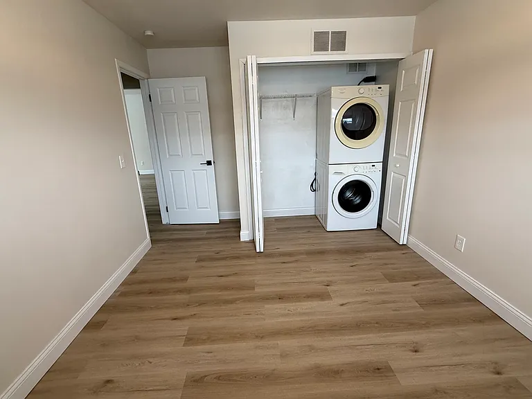 2425 Torquay Ave #101 — Photo 6