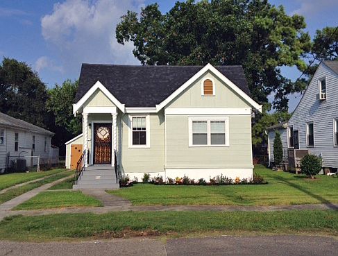 2nd image of 3519 Mandeville St