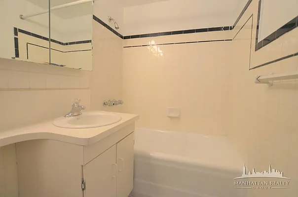 Rented by Manhattan Realty Group | media 19