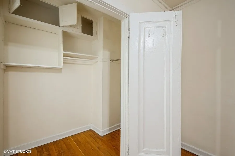 644 W Wrightwood — Photo 3
