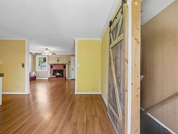 5th image of 827 Tommy Oliver Rd