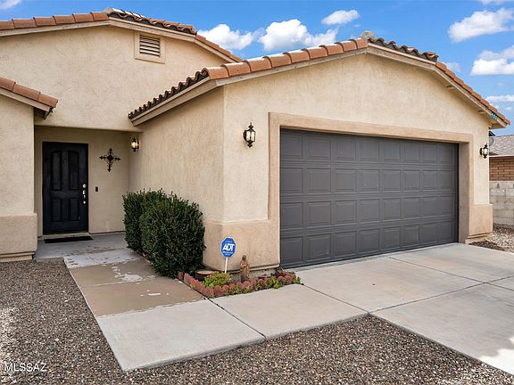 3rd image of 405 Camino Dona Cydney
