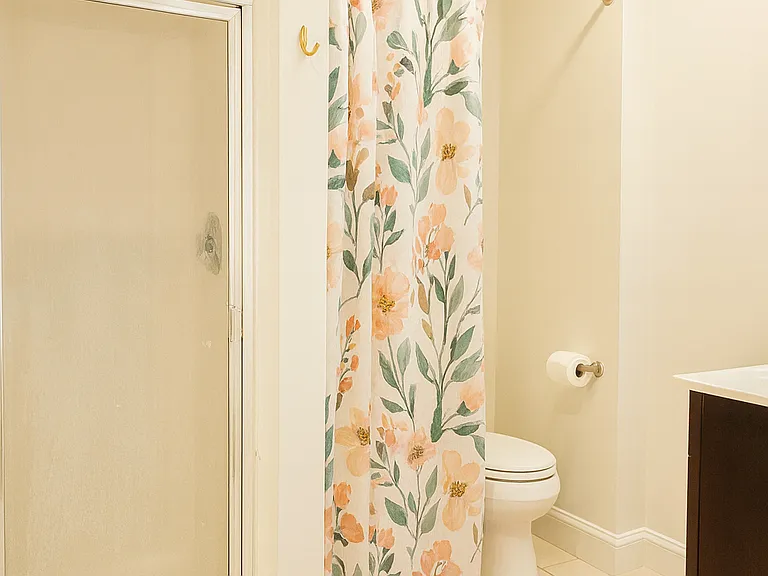 10 Strathmore Rd #5 — Photo 5