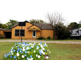 709 S Preston St, De Leon, TX 76444