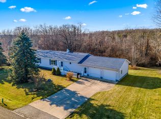 2254 Pondbrooke Dr, Hillsdale, MI 49242