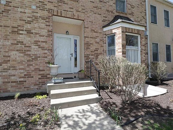 2nd image of 9749 N Lucerne Ave