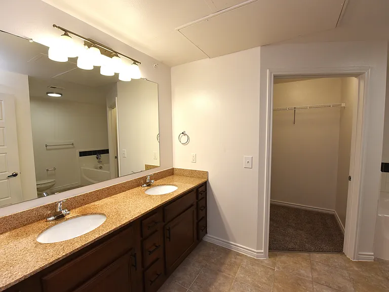 Legend V Apartments — Photo 10