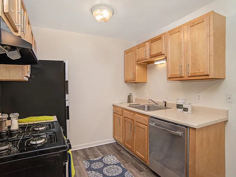 Sunflower Apartments — Photo 7