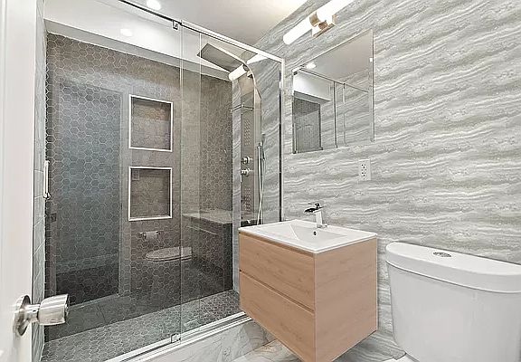 5th image of 172 Monroe St #Bld1