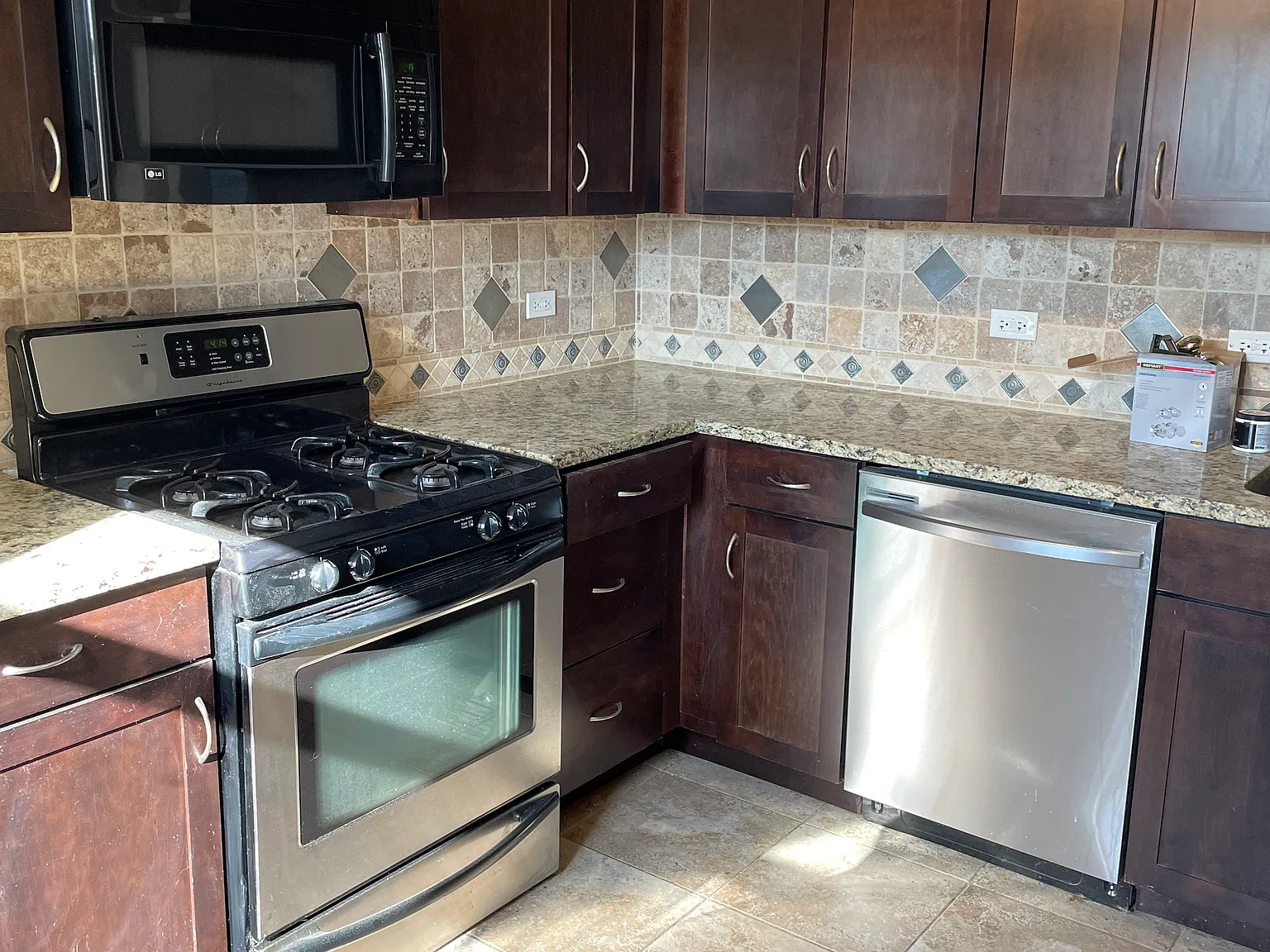 2 bed, 1100 sqft, $1,600 — Photo 3