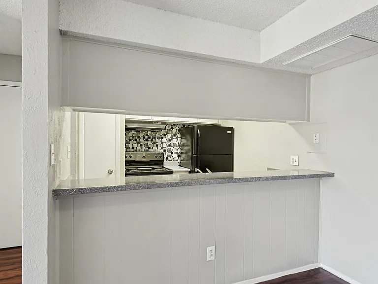 Rock Island Apartments — Photo 10