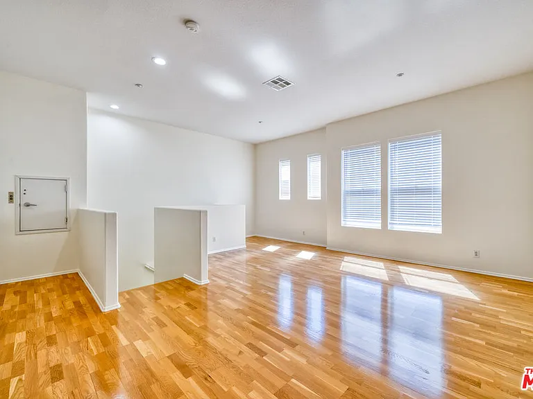 1133 Jewett Dr — Photo 5
