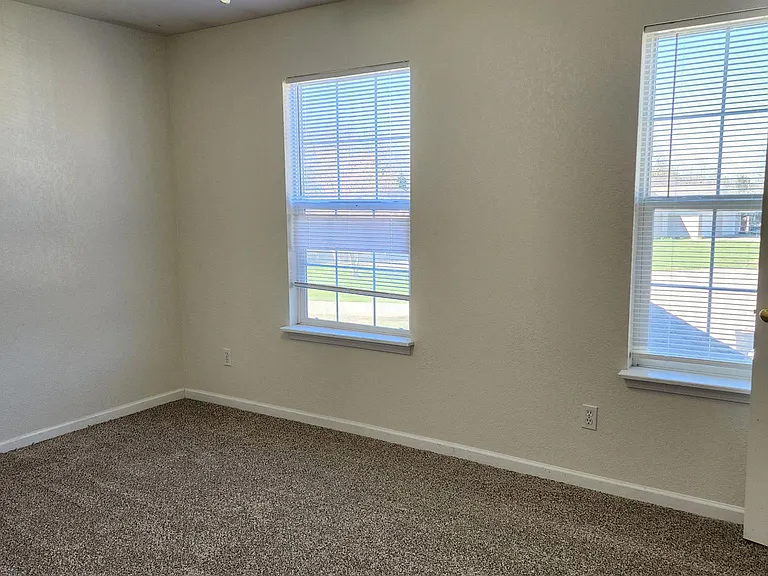 2681 E Oakbrook Dr — Photo 12