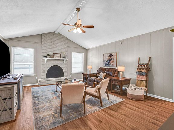 2nd image of 528 Daffodil St