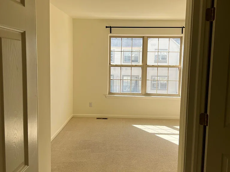 3218 Camden Dr — Photo 9