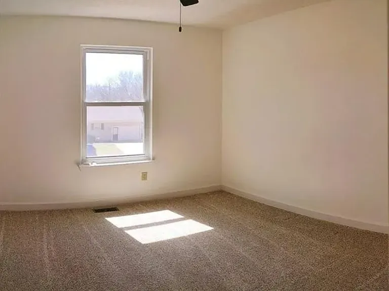 219 Jayhawk Ct — Photo 13