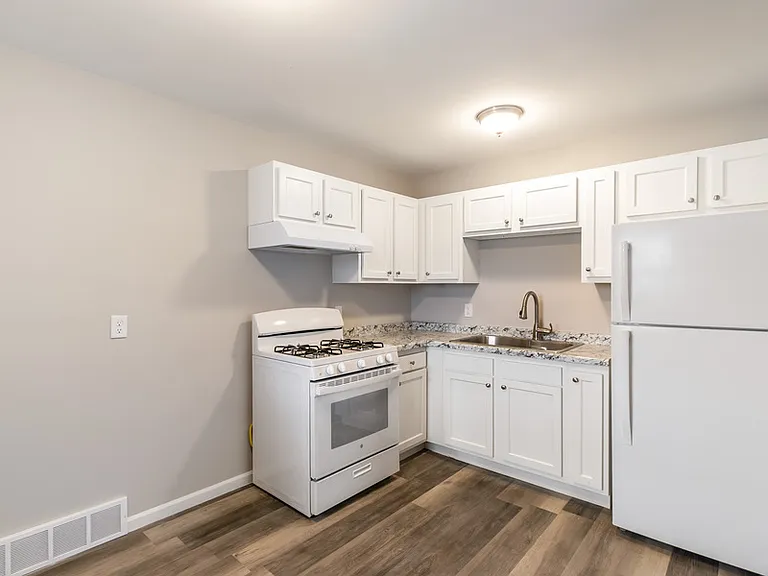 502 E Merrill Ave #8 — Photo 3