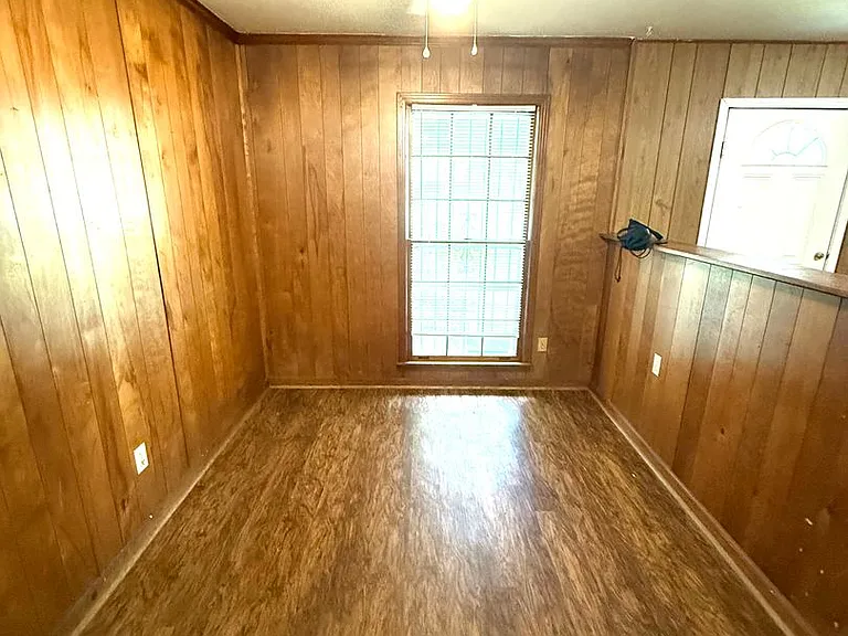1716 Midway St — Photo 4