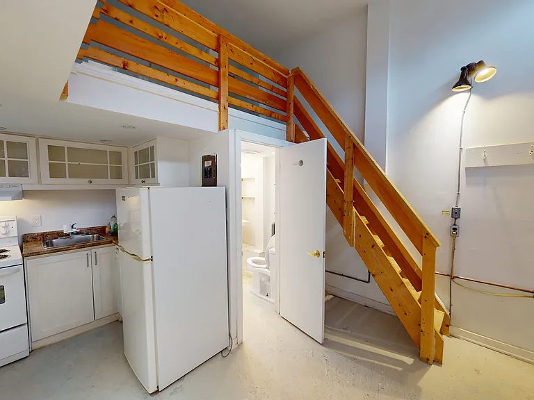 39 Markham St #MAIN REAR — Photo 4