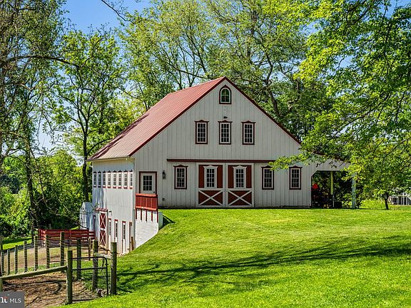 5th image of 42165 Black Walnut Ln
