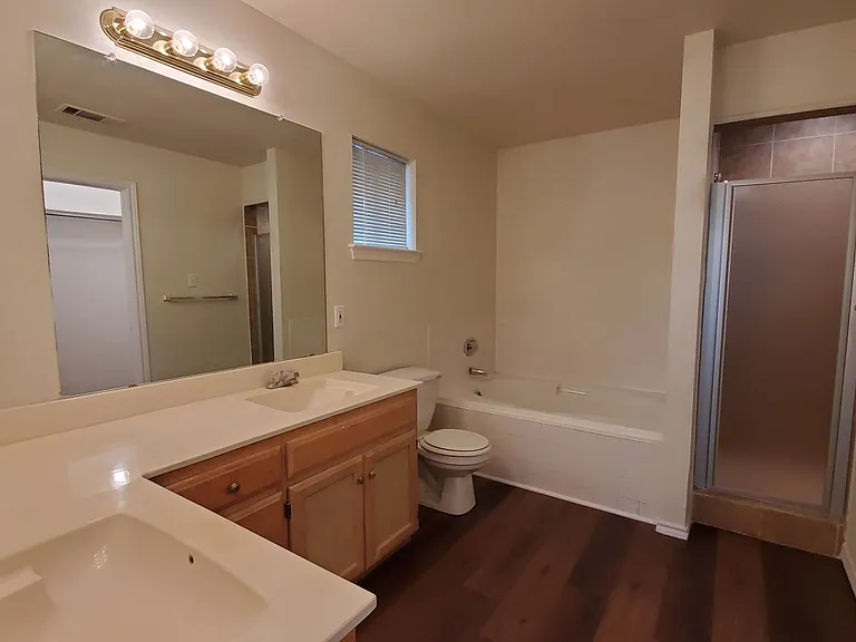 2331 Brookview Dr — Photo 5