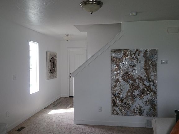 3rd image of 84 E Ashgrove Ln