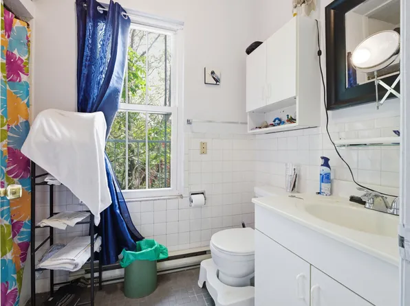 570 Jersey Avenue image 27 of 37