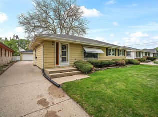 2231 N 117th St, Wauwatosa, WI 53226