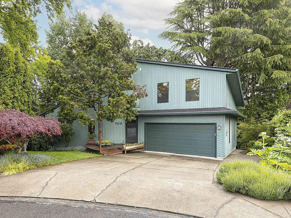 708 NW Mill Race Ct