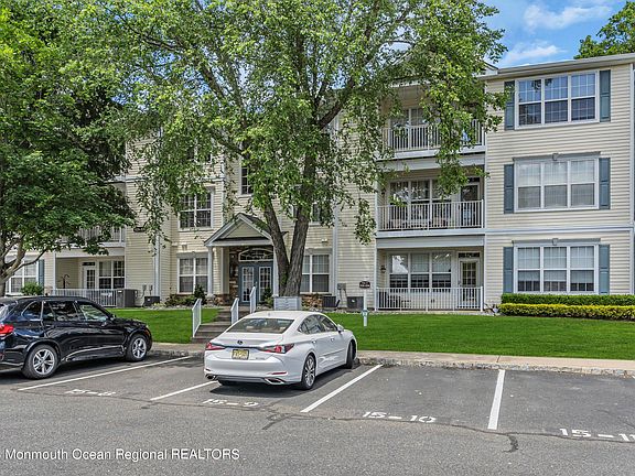 3rd image of 536 Saint Andrews Pl