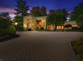 37 Hemlock Rd, Livingston Twp., NJ 07039