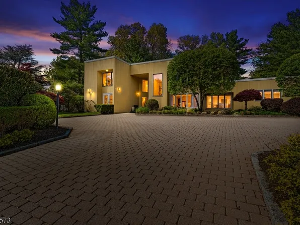 37 Hemlock Rd, Livingston Twp., NJ 07039