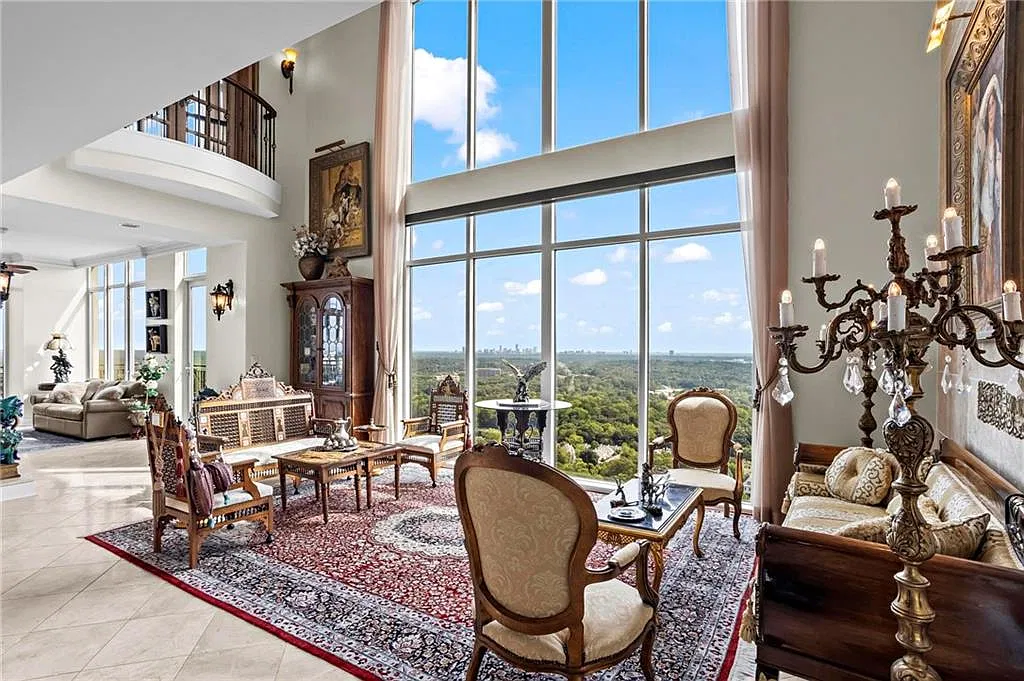 3 bed, 4.5 bath, 3699 sqft, $14,000 — Photo 1