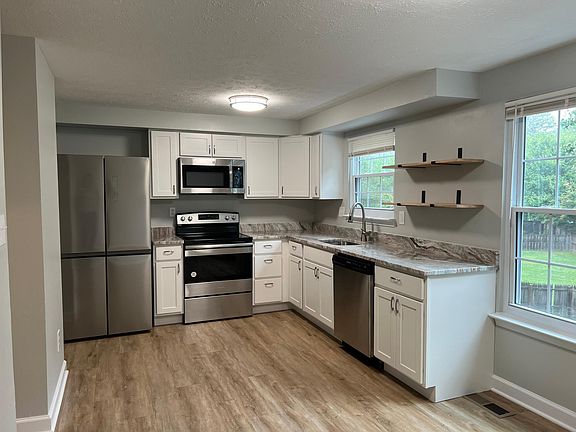 New eat-in kitchen