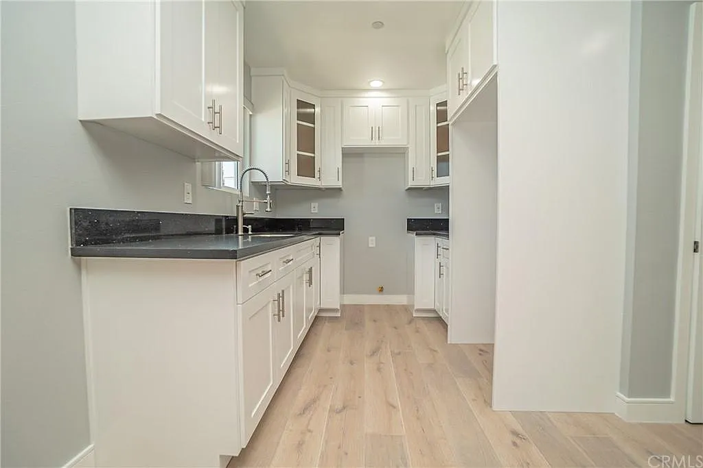 5 bed, $3,650 — Photo 4