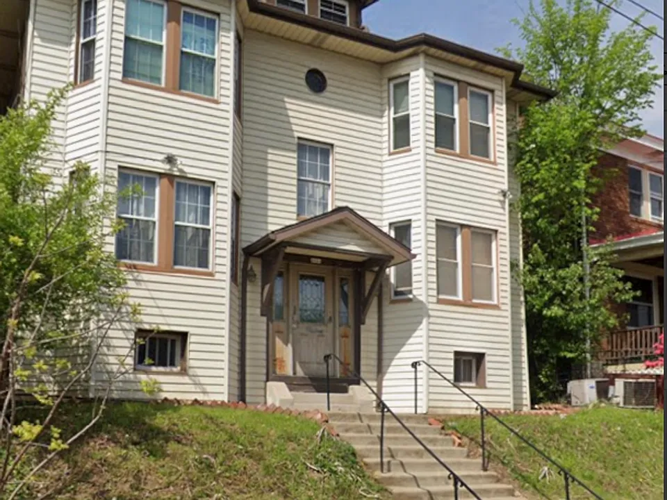 2824 Clermont Ave