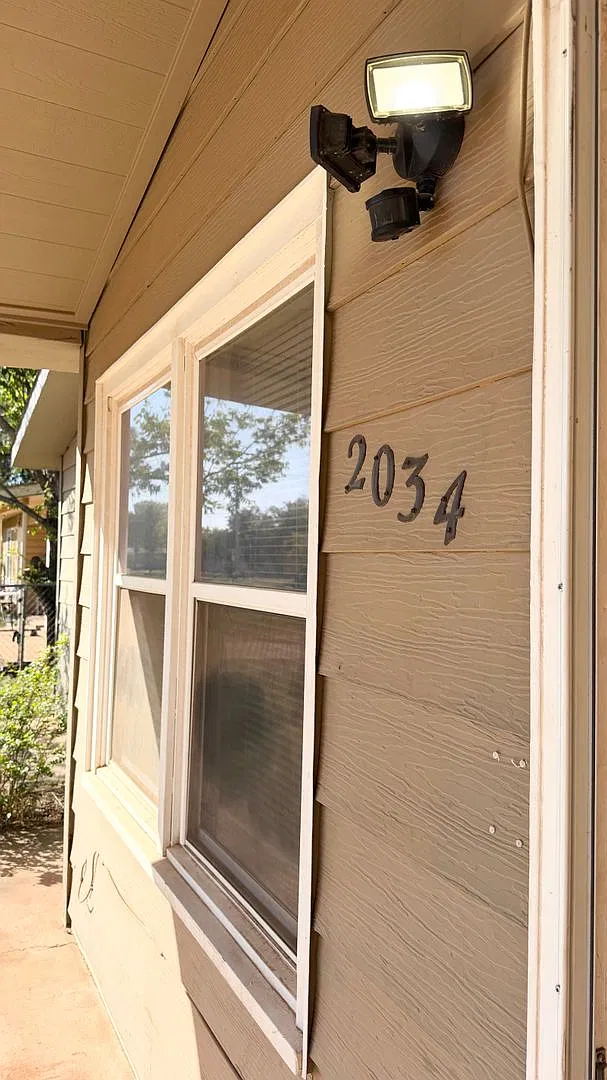 3 Bedroom, 1 Bath, Double Drive Parking; 6 Mos Lease Available! — Photo 3