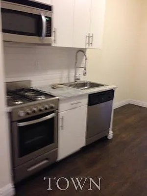 Rented by Town Residential | media 28