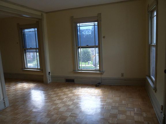 4th image of 227 Hill Ave #A